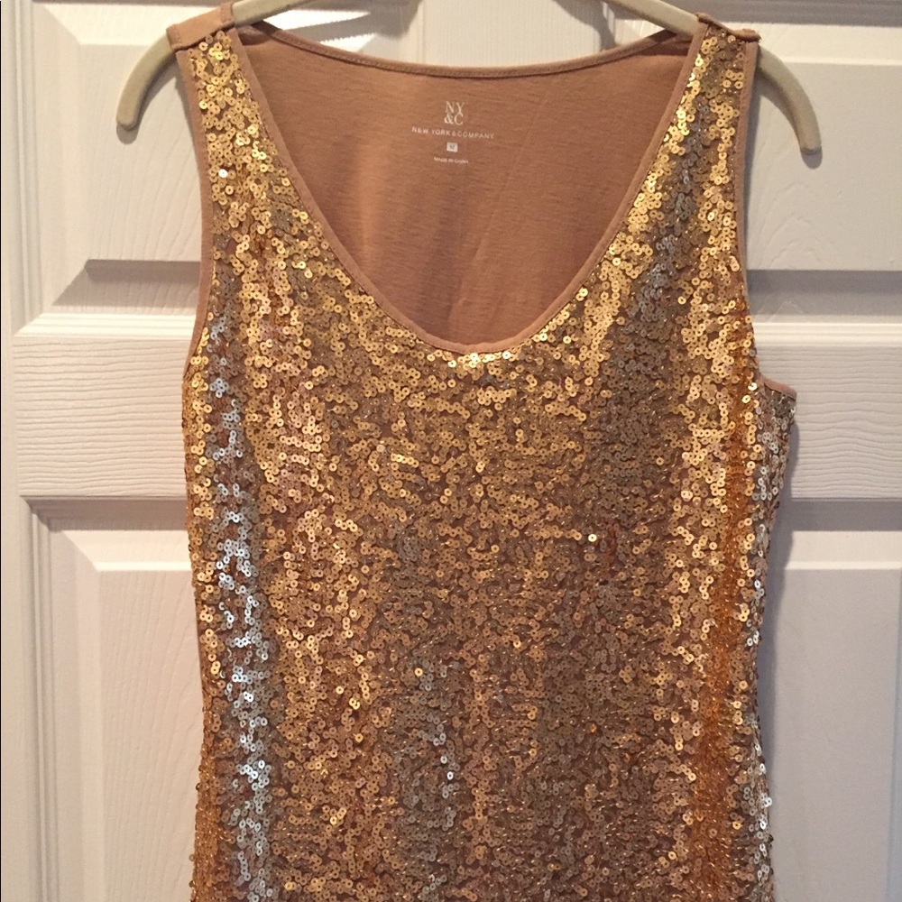 NY&Co gold sequin front tank top NWOT, Sz Medium